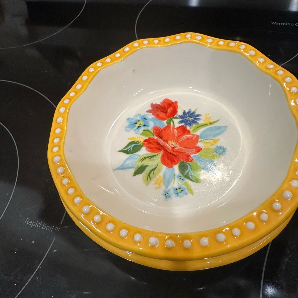 Pioneer Woman Yellow Jubilee pie plates Set Of 2 NWT! 5 3/4”
